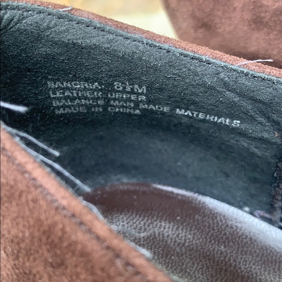 Me Too Brown Suede Wedged Ankle Booties Sz. 9 - Picture 9 of 11